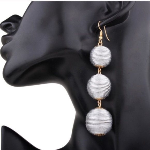 🎁 "My Shyness" Earrings - Picture 5 of 7